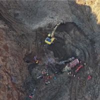 一尾礦干堆場坍塌 5人被埋！當地組織上百人展開救援